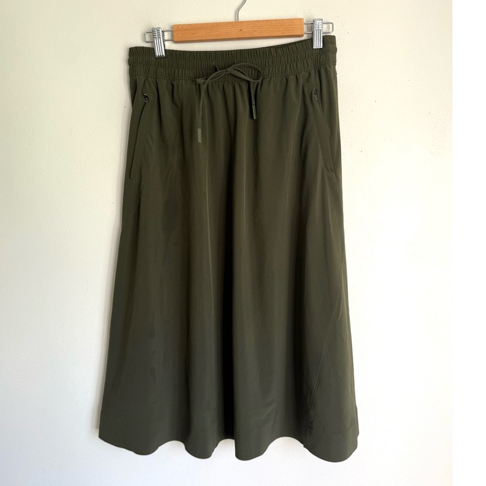 Athleta • Arrival Skirt in Dark Green - Picture 6 of 10